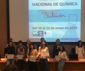 Javi recogiendo su diploma en la olimpiada de Santander